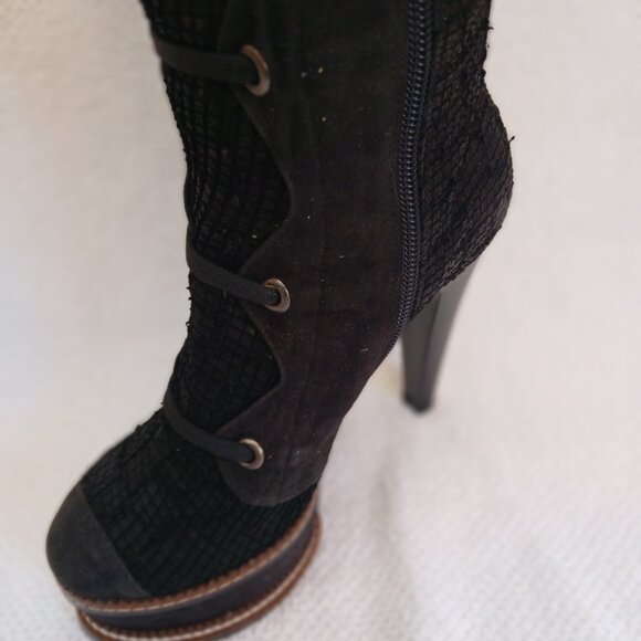 Interesting platform leather pumps. - Picture 6 of 9